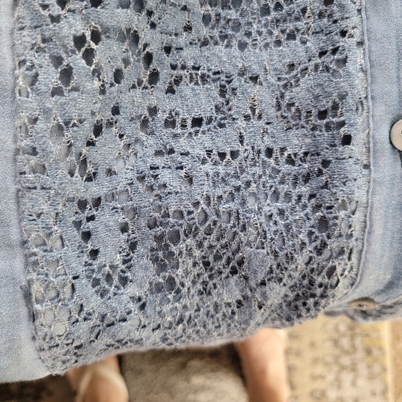 Chico's Women's Size 1 Blue Lace Long Sleeve Button Down Denim Look Shirt - Picture 12 of 13
